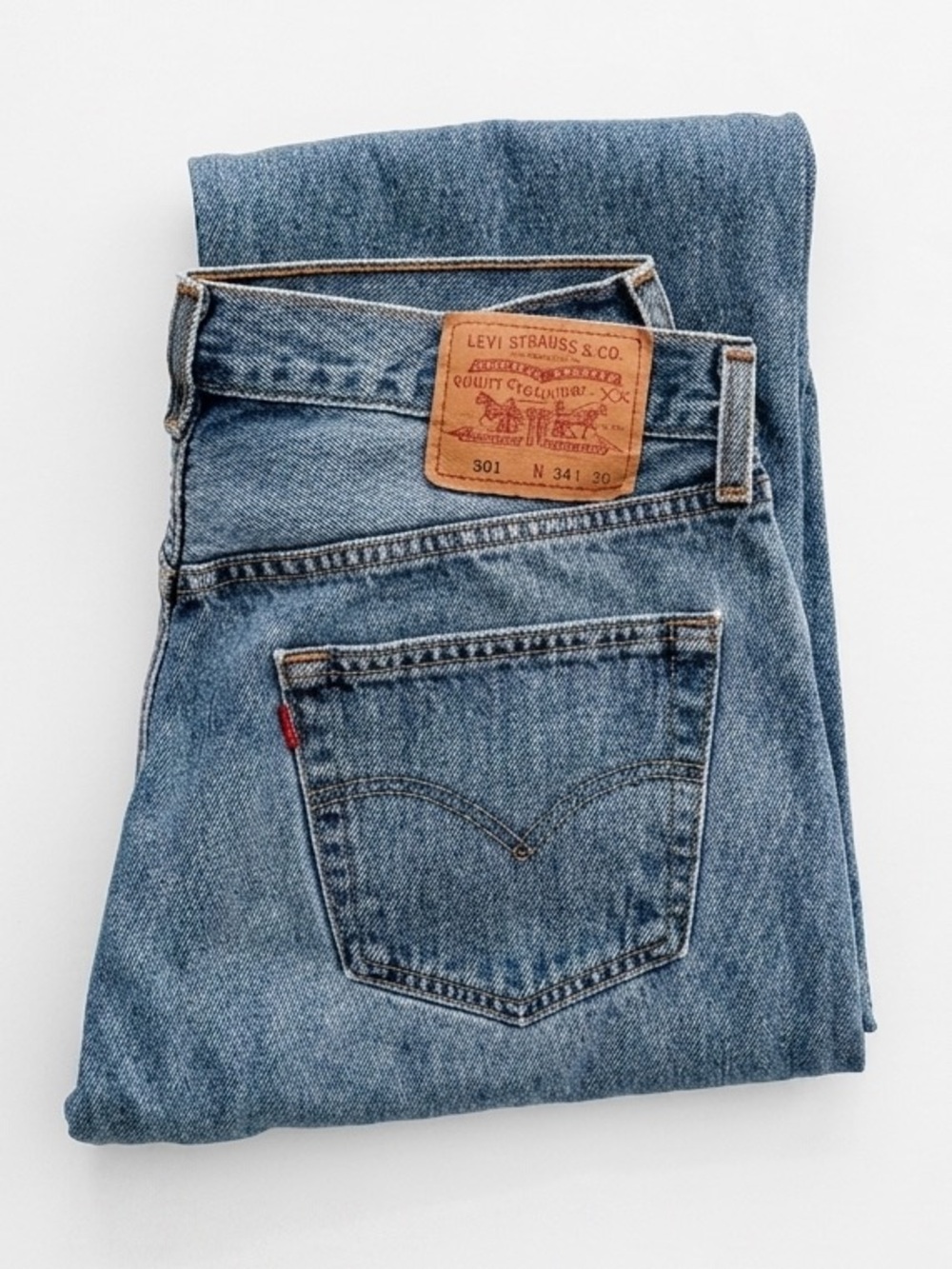 Vintage 90s Levi’s 501 Blank Red Tab Made in Canada Measures 33x29.5 (Tag 34x30)